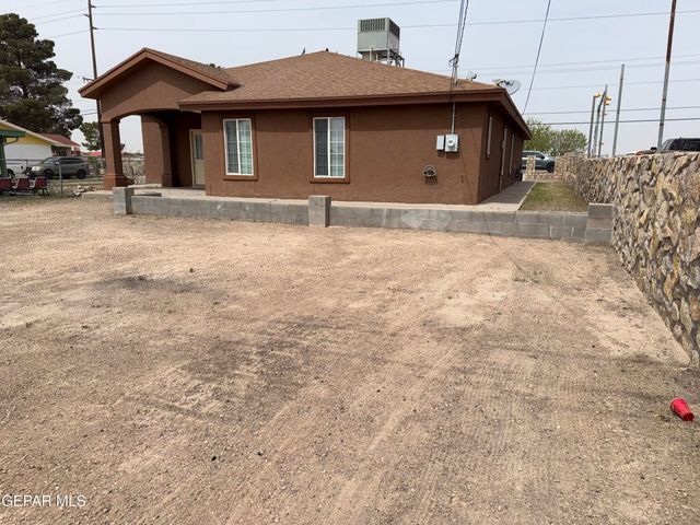 456 Passmore Road, Socorro, TX 79927