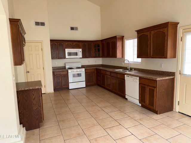 456 Passmore Road, Socorro, TX 79927