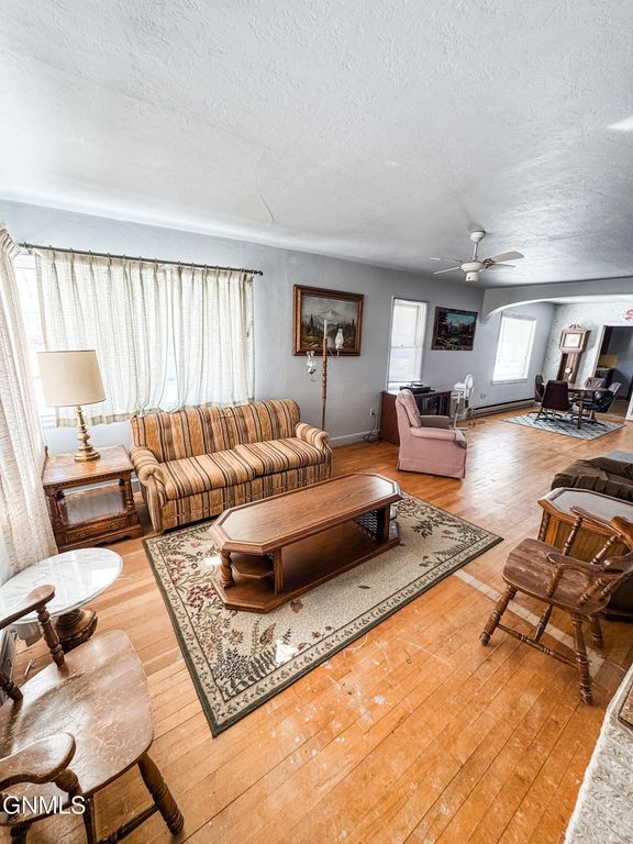209 5th Avenue SE, Crosby, ND 58730