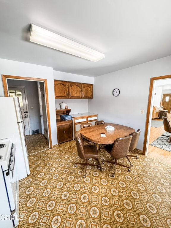 209 5th Avenue SE, Crosby, ND 58730 photo 11