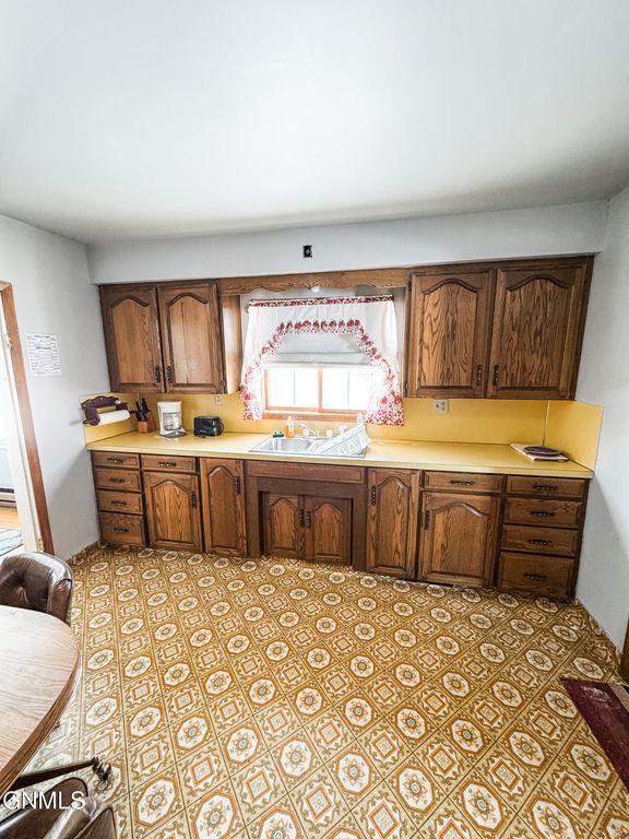209 5th Avenue SE, Crosby, ND 58730 photo 13