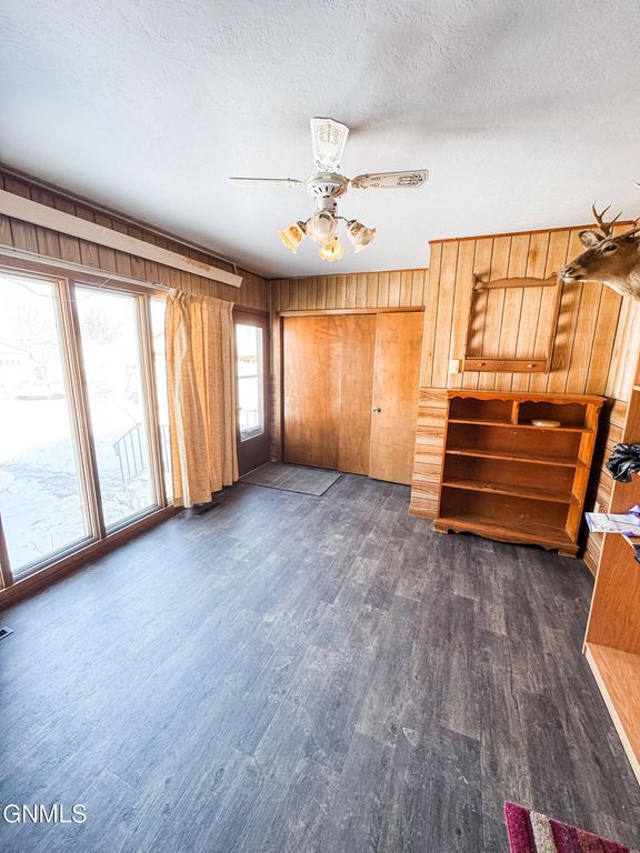 209 5th Avenue SE, Crosby, ND 58730 photo 14