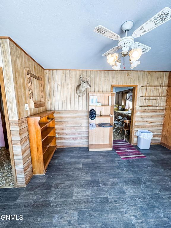 209 5th Avenue SE, Crosby, ND 58730 photo 16