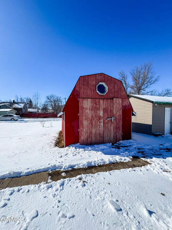 209 5th Avenue SE, Crosby, ND 58730 photo 20