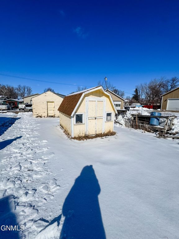209 5th Avenue SE, Crosby, ND 58730 photo 21