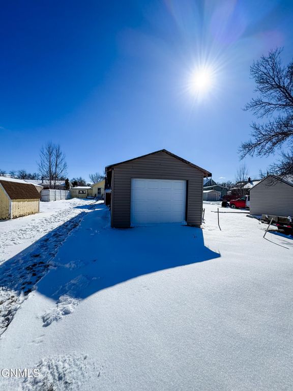 209 5th Avenue SE, Crosby, ND 58730 photo 23