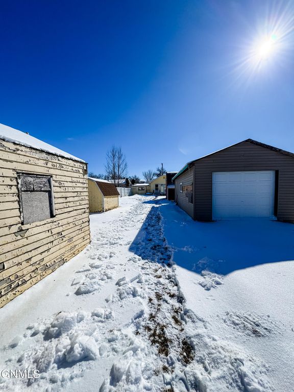 209 5th Avenue SE, Crosby, ND 58730 photo 24