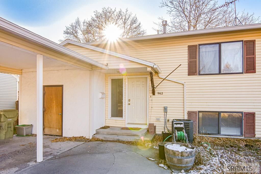 Image 1 of property listing at 962 11th Street, Idaho Falls, ID 83404