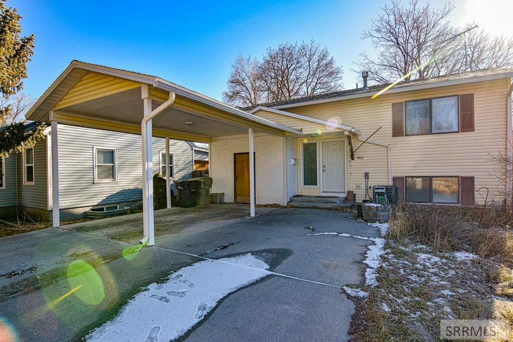 Image 4 of property listing at 962 11th Street, Idaho Falls, ID 83404