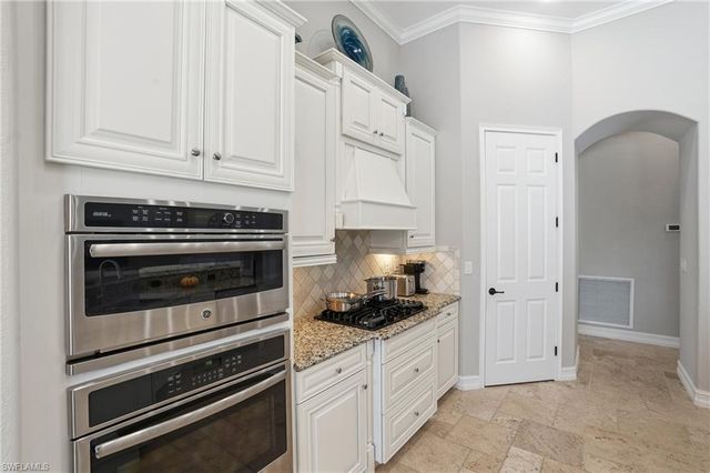 3328 Runaway LN, Naples, FL 34114