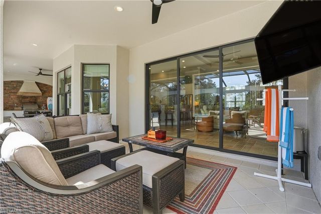 3328 Runaway LN, Naples, FL 34114