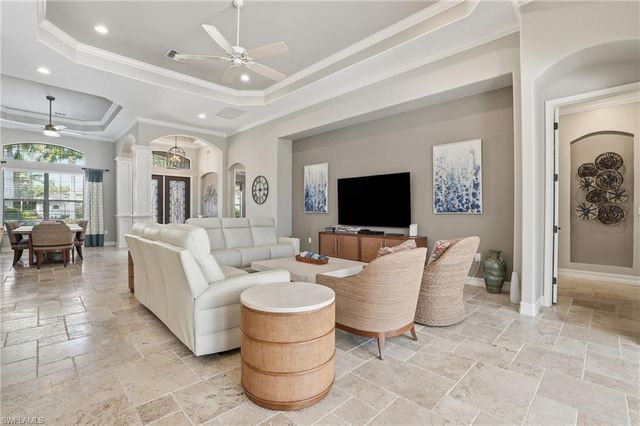 3328 Runaway LN, Naples, FL 34114