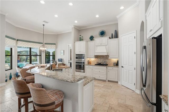 3328 Runaway LN, Naples, FL 34114