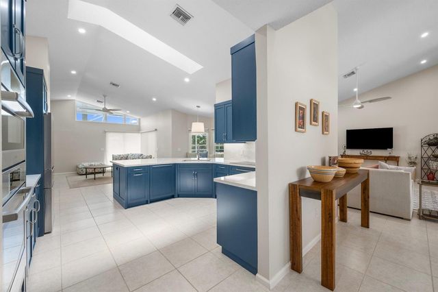 15880 Meadow Wood Drive, Wellington, FL 33414