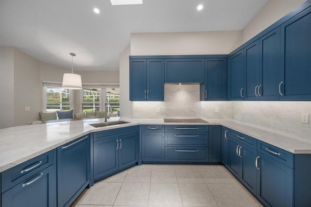 15880 Meadow Wood Drive, Wellington, FL 33414