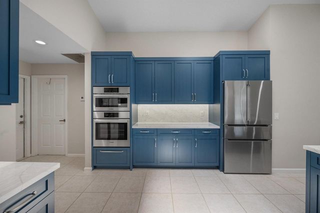15880 Meadow Wood Drive, Wellington, FL 33414
