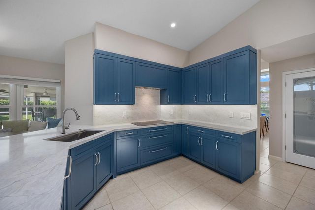 15880 Meadow Wood Drive, Wellington, FL 33414