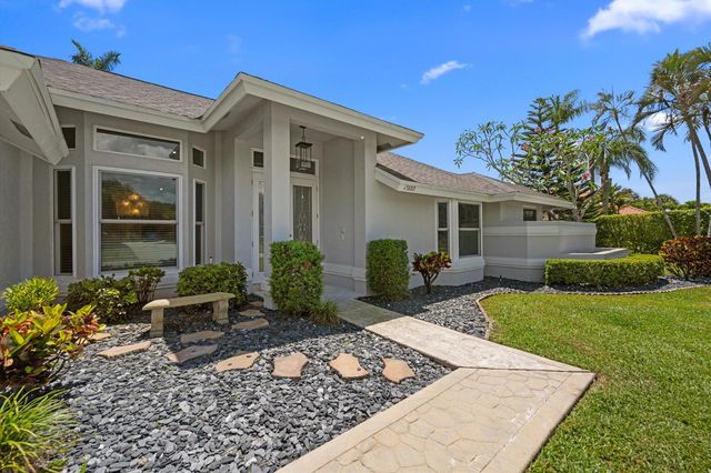 15880 Meadow Wood Drive, Wellington, FL 33414