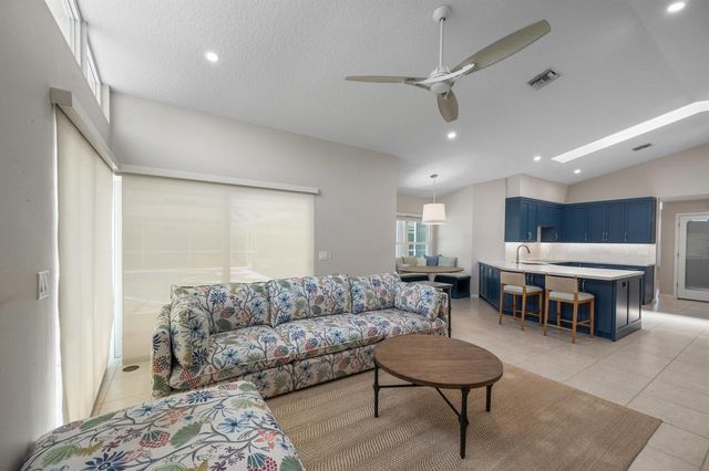 15880 Meadow Wood Drive, Wellington, FL 33414