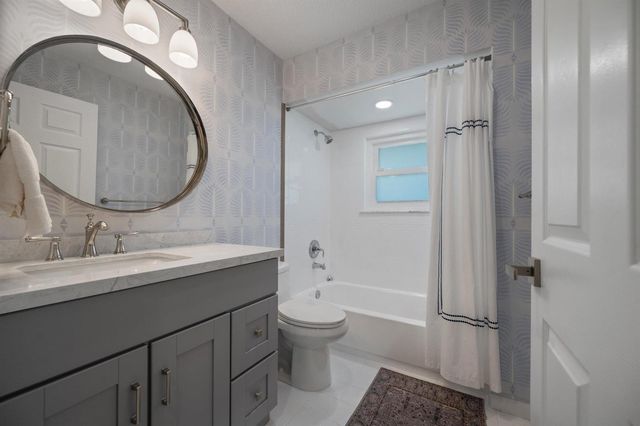 15880 Meadow Wood Drive, Wellington, FL 33414