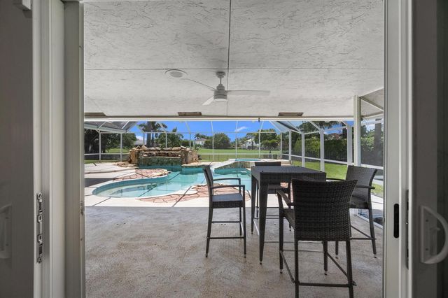 15880 Meadow Wood Drive, Wellington, FL 33414