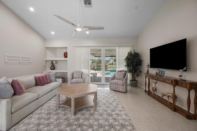 15880 Meadow Wood Drive, Wellington, FL 33414