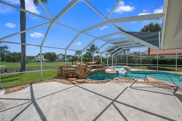 15880 Meadow Wood Drive, Wellington, FL 33414