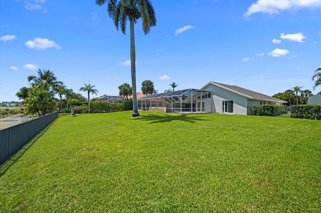 15880 Meadow Wood Drive, Wellington, FL 33414
