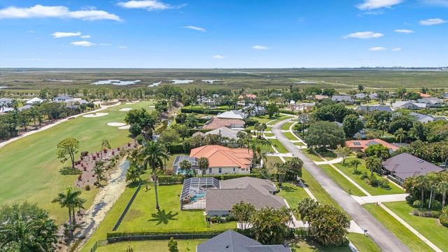 15880 Meadow Wood Drive, Wellington, FL 33414