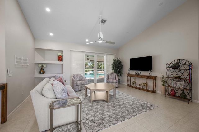 15880 Meadow Wood Drive, Wellington, FL 33414