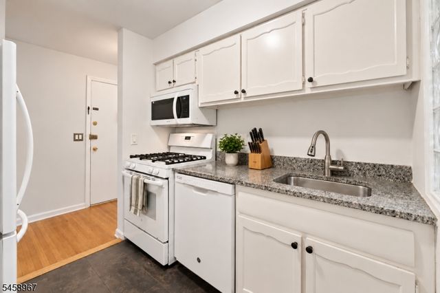 605 Grove St 8, Clifton City, NJ 07013