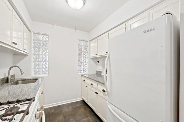 605 Grove St 8, Clifton City, NJ 07013