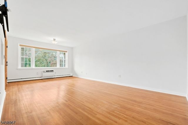 605 Grove St 8, Clifton City, NJ 07013