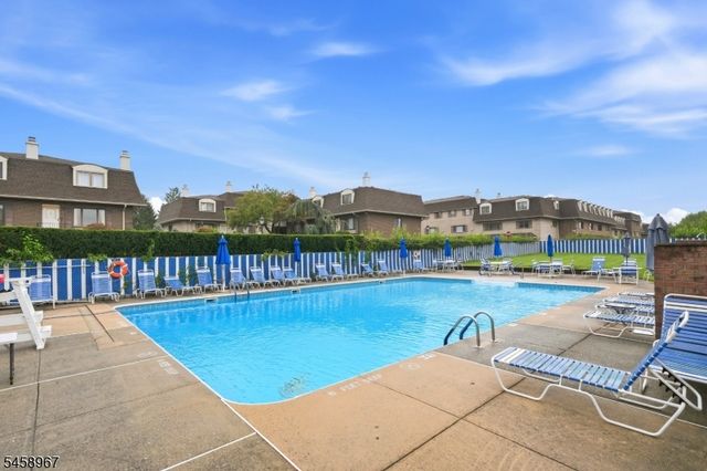 605 Grove St 8, Clifton City, NJ 07013