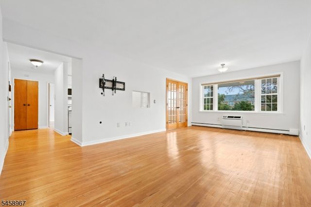 605 Grove St 8, Clifton City, NJ 07013