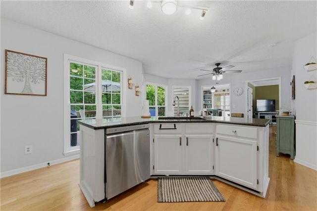 2059 Sanderlings Drive NW, Kennesaw, GA 30152