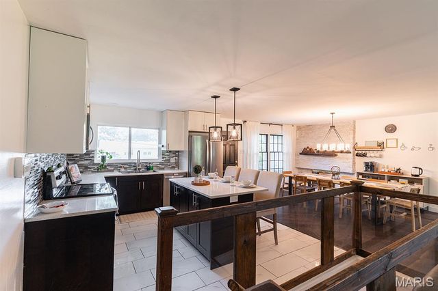 753 Coach Light Lane, Hazelwood, MO 63042