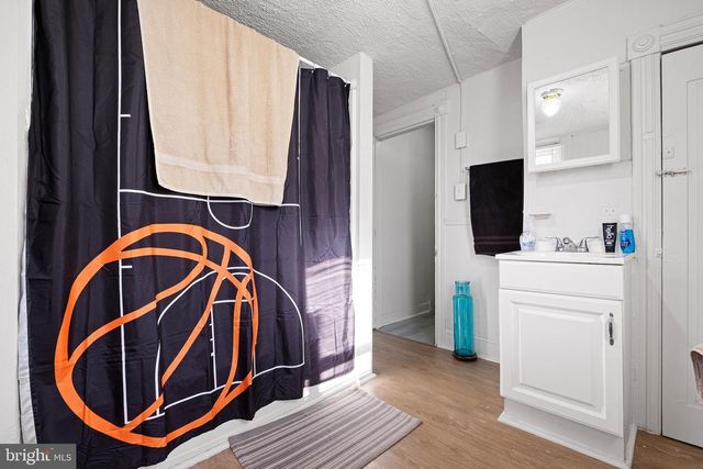 2 LOWER OAK ST, Wilmington, DE 19805