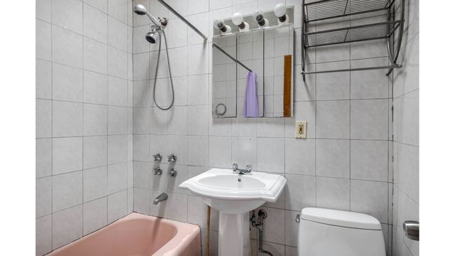 315 E 28TH Street, New York City, NY 11226