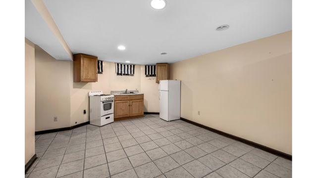 315 E 28TH Street, New York City, NY 11226