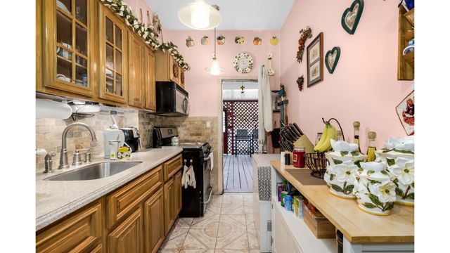 315 E 28TH Street, New York City, NY 11226