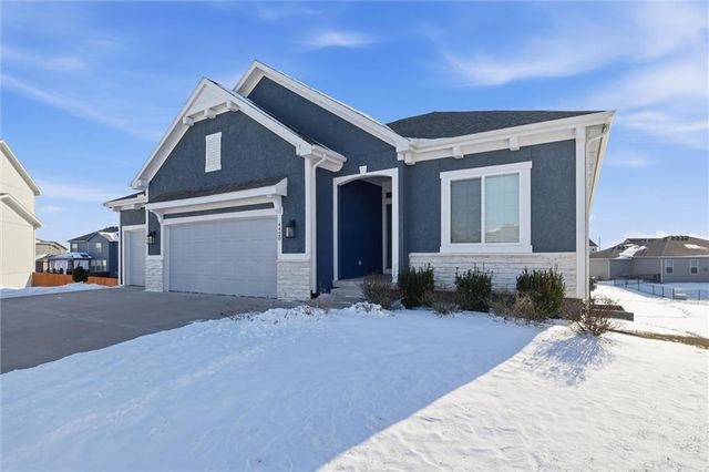 4420 SW Tanzanite Circle, Lee's Summit, MO 64082