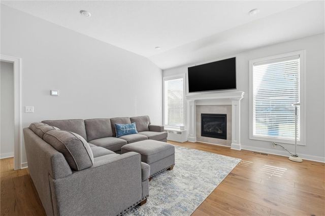 4420 SW Tanzanite Circle, Lee's Summit, MO 64082