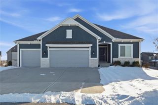 4420 SW Tanzanite Circle, Lee's Summit, MO 64082
