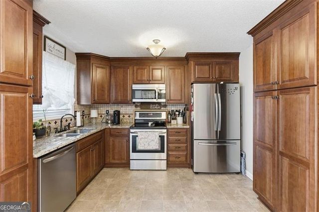 23 LAZY WATER Drive, Euharlee, GA 30120