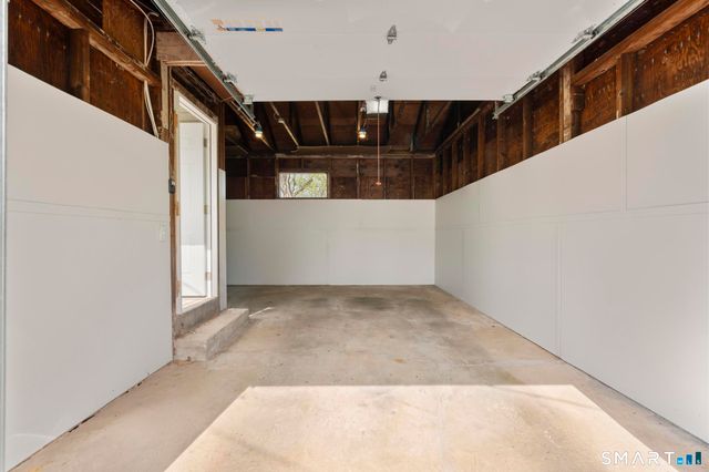 35 Fans Rock Road, Hamden, CT 06518