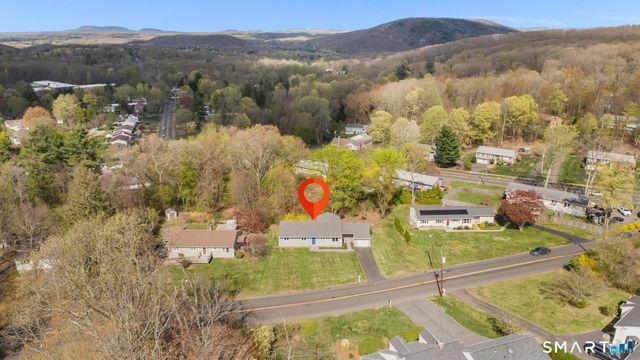 35 Fans Rock Road, Hamden, CT 06518