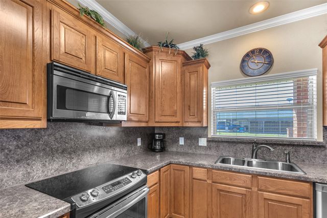 300 W McAfee Street, Mabank, TX 75147