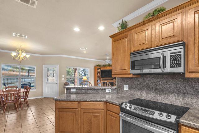 300 W McAfee Street, Mabank, TX 75147