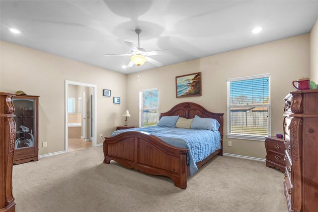 300 W McAfee Street, Mabank, TX 75147